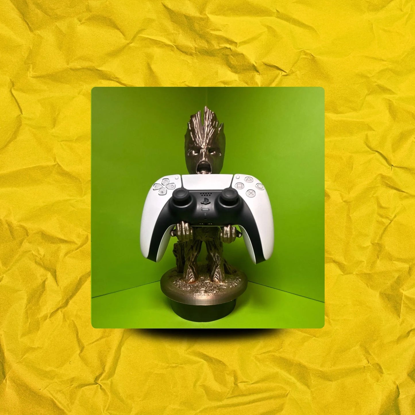 Soporte para mando de videojuego (ps4/ps5/xbox) de groot impreso en 3D.